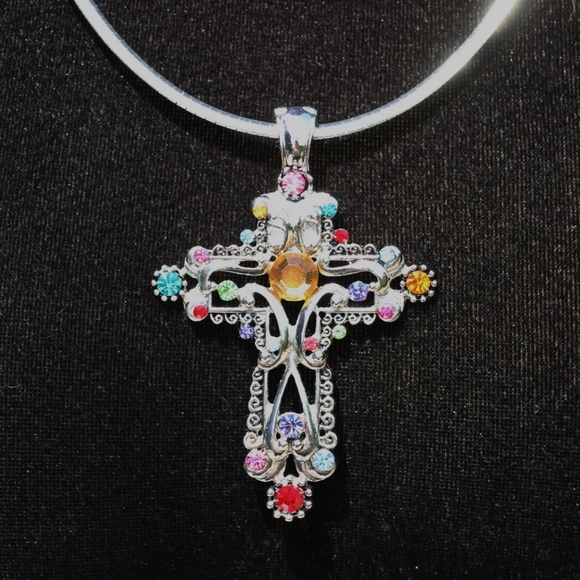 DaVinci Jewelry - Elegant Boho Cross Necklace Silvertone Statement